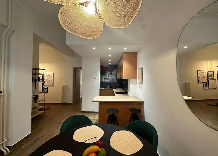 Spacious Stulish 2 Bd Flat