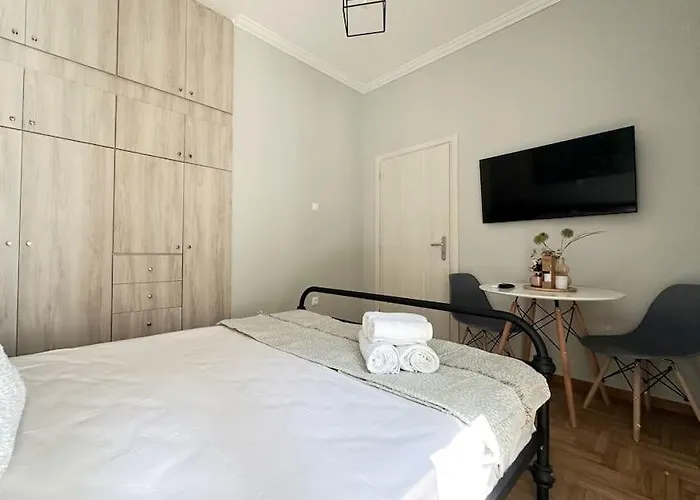 Athenian Cosy Gateaway